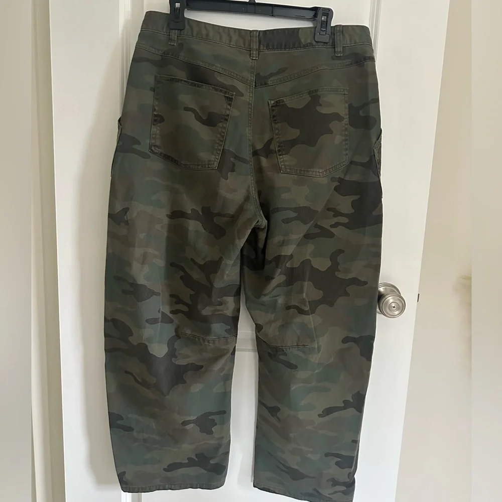 GAP Mid Rise Twill Barrel Pants - Picture 2 of 2